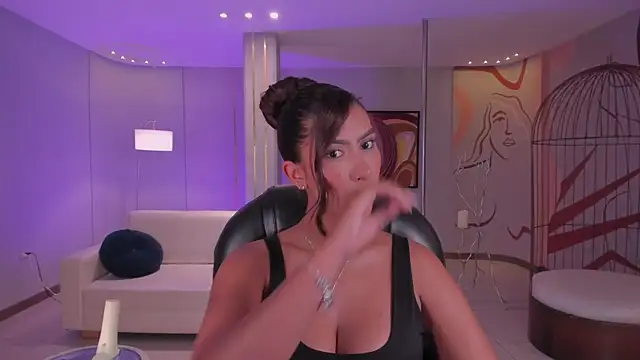 ArianaDumont 现场XXX聊天