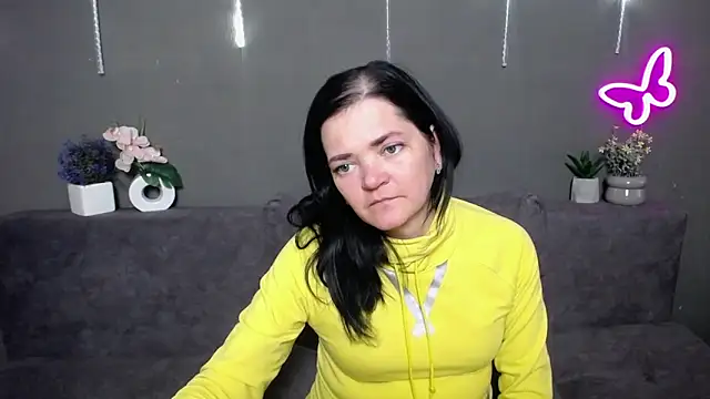 LauraFinnのライブXXXチャット