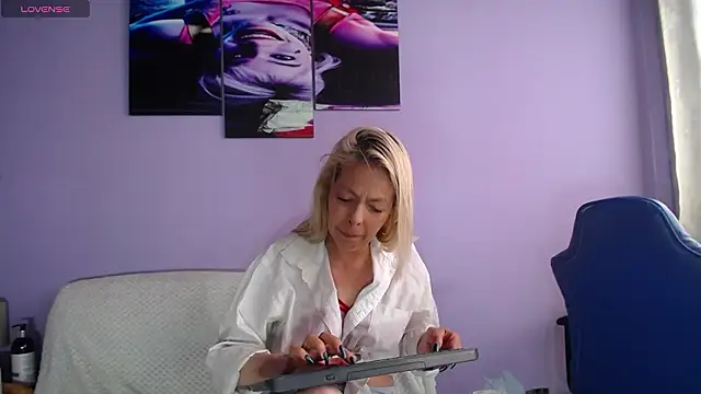 sophia_ny: απευθείας συνομιλία ΧΧΧ