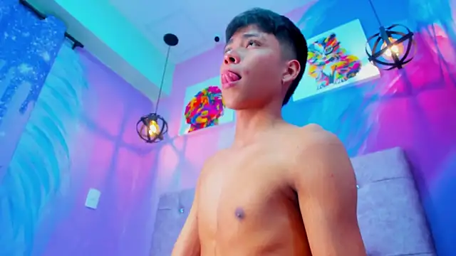 MaxiWildd Chat XXX in diretta