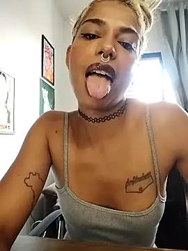 Helenoir's Live XXX Chat