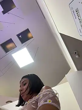 AlyssaRay's Live XXX Chat