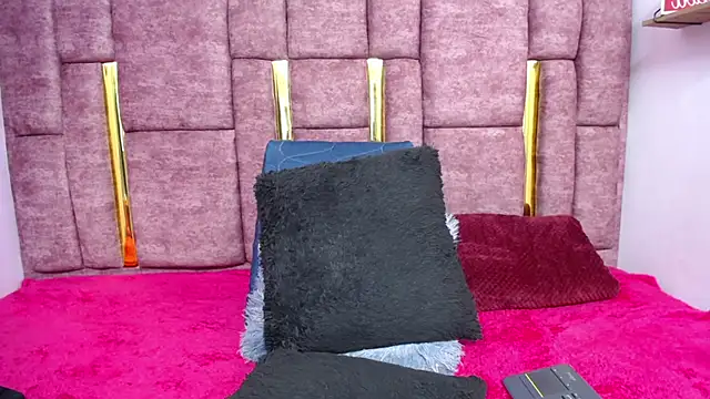 SKARLET_KOVA's Live XXX Chat