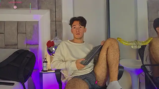 Austin_Reedss Adlı Modelin Canlı XXX Sohbeti