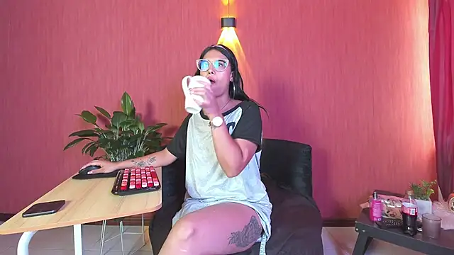 دردشة Sub_Scarlett الجنسية المباشرة