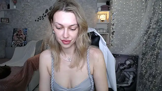 XXX chat uživo modela NickyAdamidi
