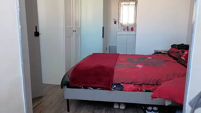 Chat +18 de HotSpicyGujju ao vivo