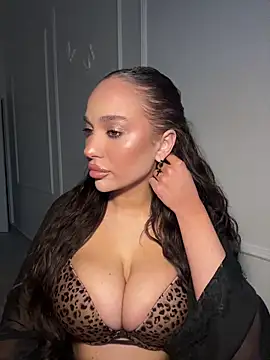 CardiSweetBaby: вебкам-шоу