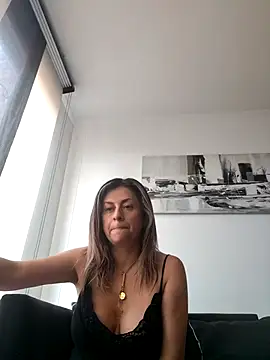 Latiinvenushot Webcam show