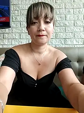 tata_sanz_'s Webcam Show