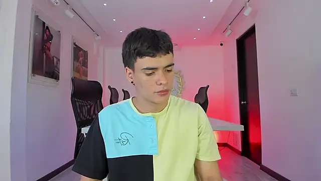 XXX chat uživo modela BenitoSaenz