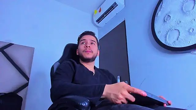 XXX chat uživo modela mike_257