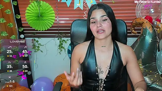 DestinyHills: онлайн-секс-чат