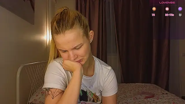 meowbaaby Adlı Modelin Web Kamerası Şovu