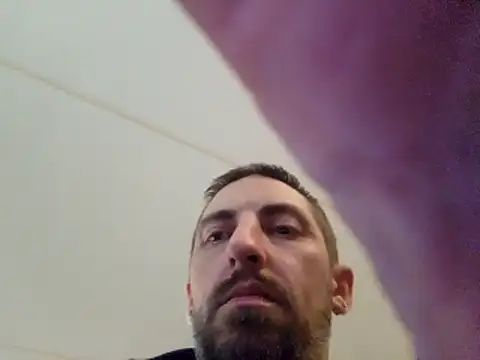 Bi_curious86's Webcam Show