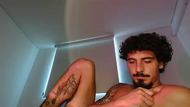 milkoffen Live XXX chat