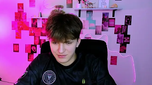 Chat XXX en directo de travis_wolf_