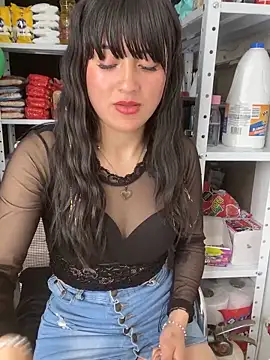 emily_pink18's Live XXX Chat