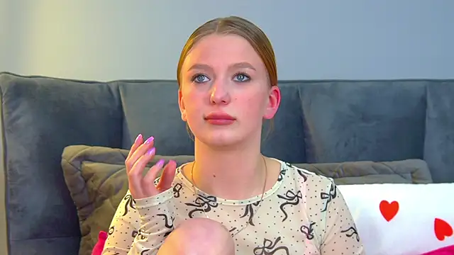 دردشة BeatriceBinoche الجنسية المباشرة