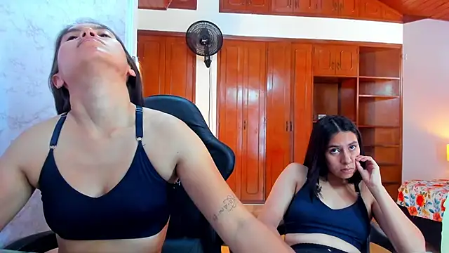 Emily_and_Soffy 라이브 XXX 채팅