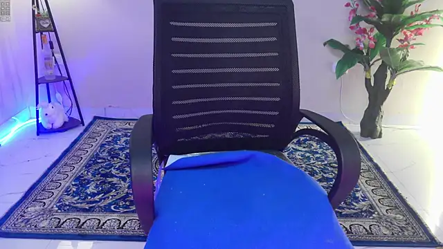 Kavya_00 Show in webcam