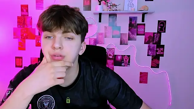 travis_wolf_n Live XXX chat