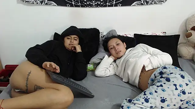 Chat +18 de emily_n_abby ao vivo