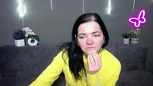 LauraFinn Chat XXX in diretta