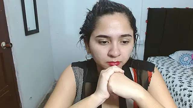 Thalian Adlı Modelin Canlı XXX Sohbeti