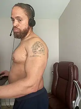 Fathero1time: διαδικτυακό σόου στην κάμερα