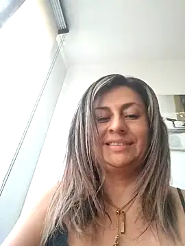 Latiinvenushot Chat XXX in diretta