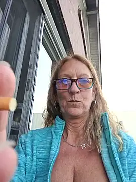 HotWifeLyn68 Webcam-Show