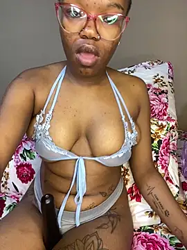 YummyMelanin117's Live XXX Chat