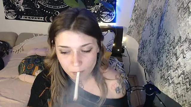 AlienforTwenty's Live XXX Chat