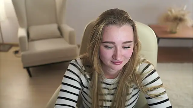 VioletteClaire élő XXX-chatje