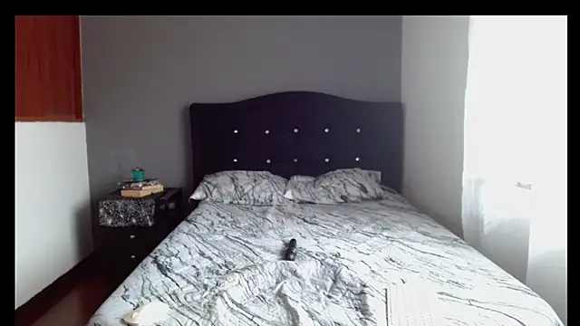 Emilia_1995 Live XXX Chat