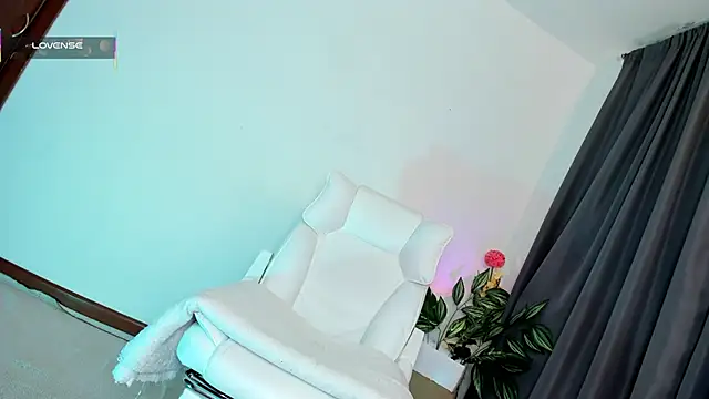 Silvanna-Moree Chat XXX live