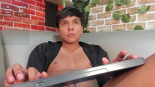 Show modela Thiago_Kozak na web-kameri