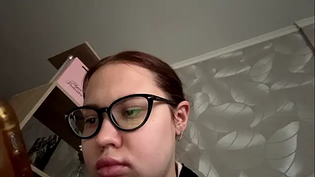 Emely_Cute Chat XXX in diretta