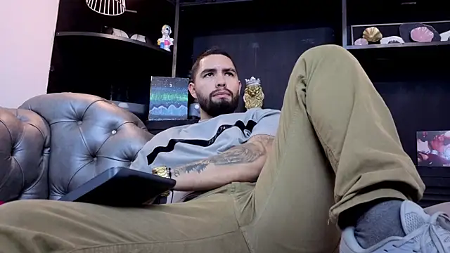 matteosantos: онлайн-секс-чат