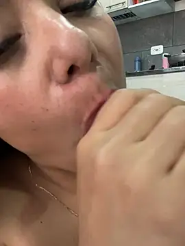 Pretty__Milf 现场XXX聊天