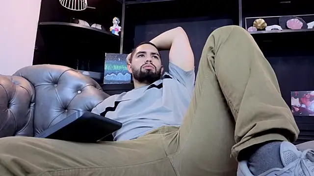 matteosantos Adlı Modelin Canlı XXX Sohbeti