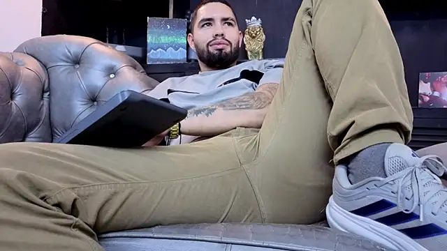 matteosantos: διαδικτυακό σόου στην κάμερα