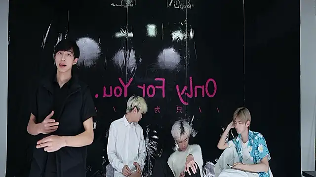 sweetboys666: διαδικτυακό σόου στην κάμερα