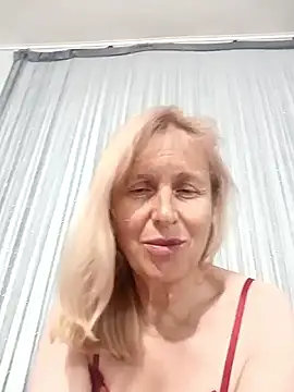 Chat +18 de TrinaAdair ao vivo