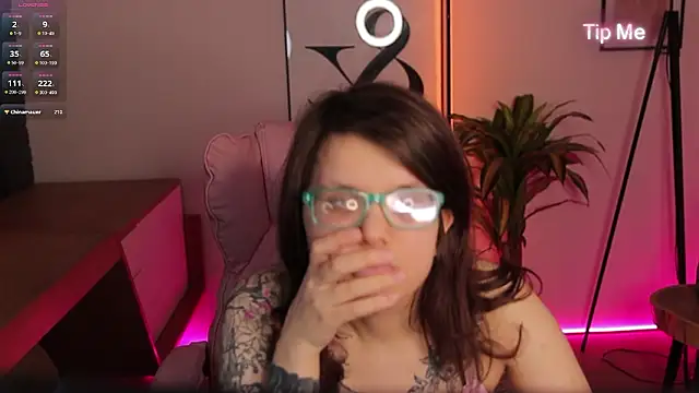 Ariell_Mini Adlı Modelin Canlı XXX Sohbeti