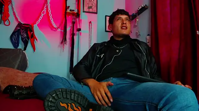 dom2travelersss Live XXX-chat