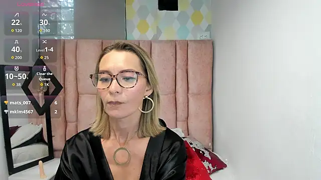 Issa_Milf__: онлайн-секс-чат