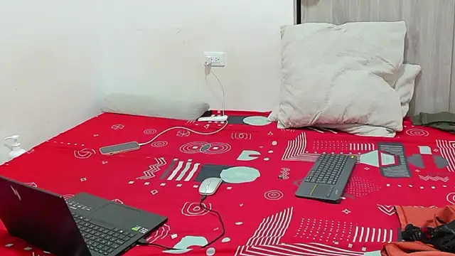 bonyclyde2203 élő XXX-chatje