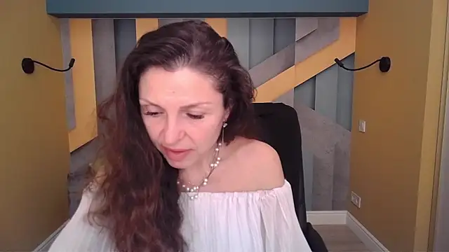 EllaLong's Live XXX Chat